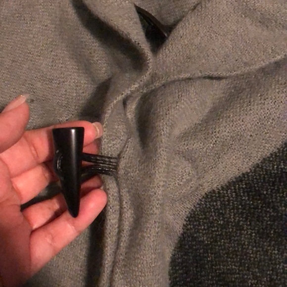 Grey and black women poncho with two button detail - Picture 3 of 6